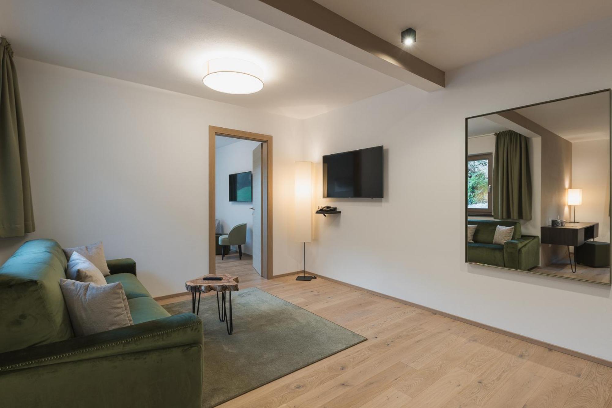 Oliven- & Genusshotel Hirzer Schenna Quarto foto