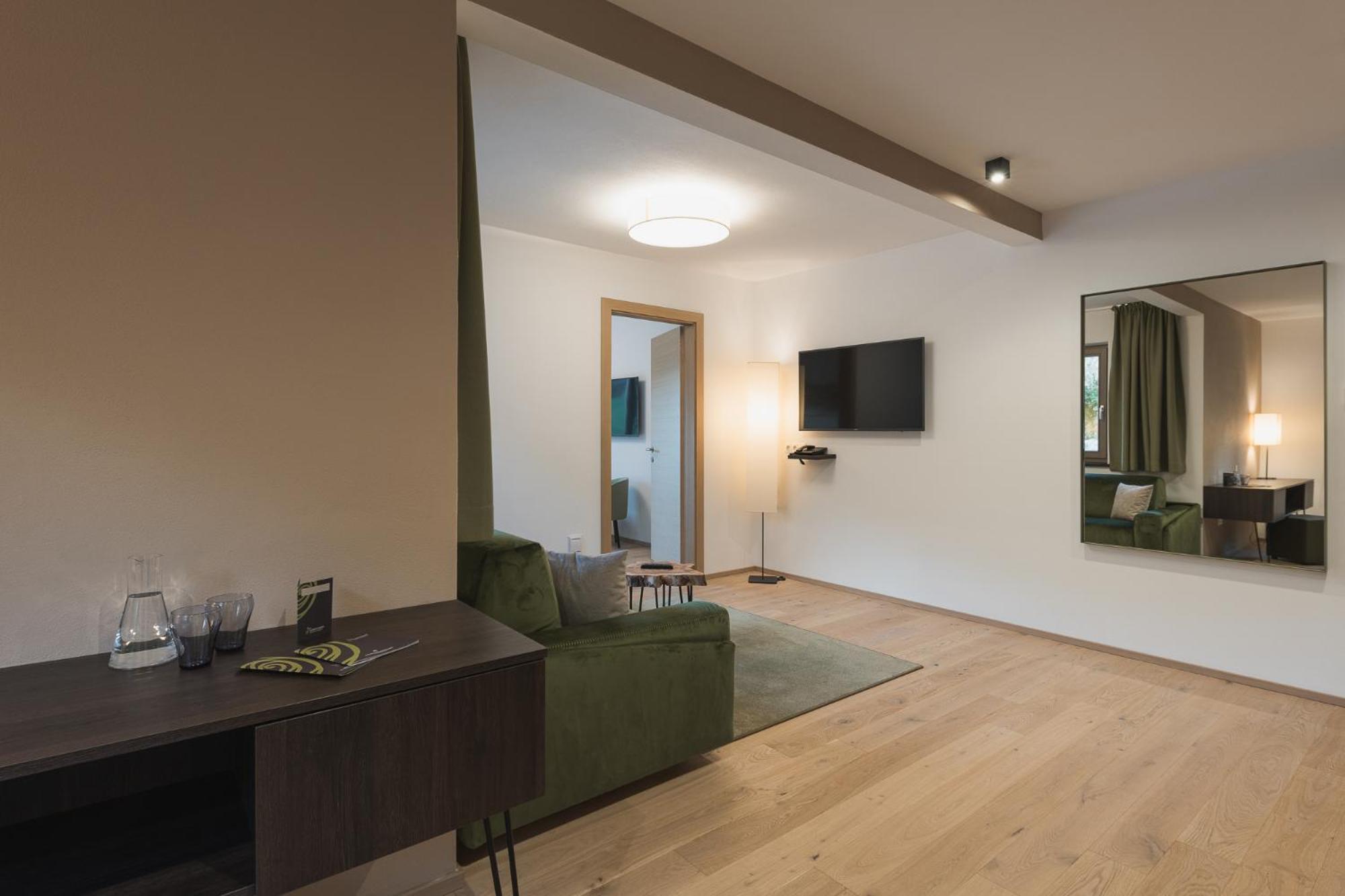 Oliven- & Genusshotel Hirzer Schenna Quarto foto